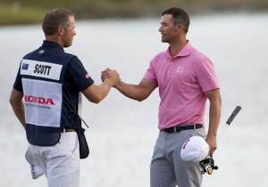 Adam Scott og caddien David Clark