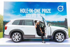 Rikard Karlberg med sin nye Volvo XC90 - Foto: Volvo in Golf