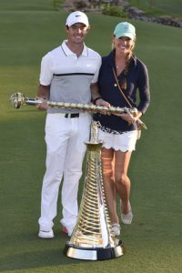 Rory McIlroy og Erica Stoll efter McIlroy vandt DP World Tour Championship Dubai 2015